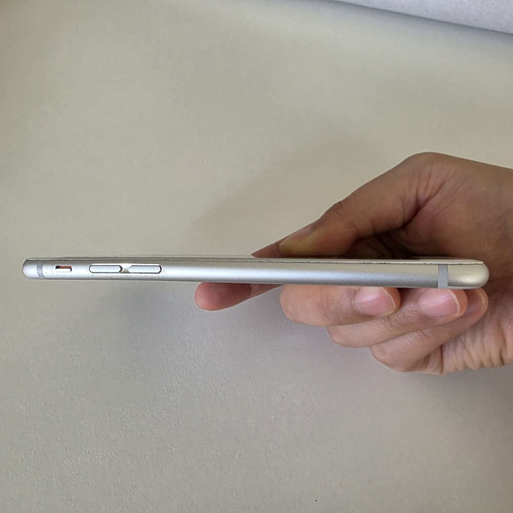 Apple iPhone 6S 32GB SILVER (UNLOCKED) - Picture 5 of 8
